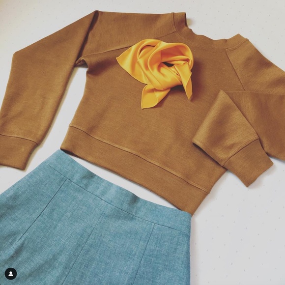 Handmade in USA: Revelle Collection cropped raglan wool and rayon sweatshirt - Picture 2 of 10